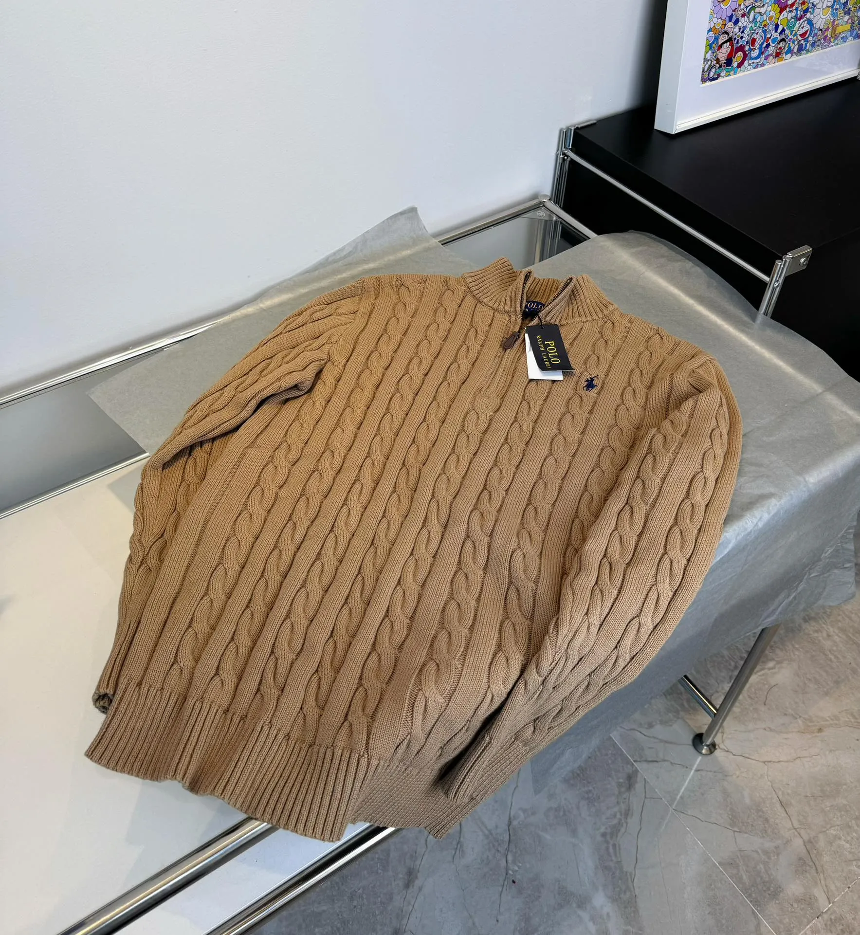 🅿️260 Style number: L03 RALPH LAUREN/Ralph Lauren classic war horse small label embroidered logo Paul polo turtleneck pullover classic half-zip knitted twist sweater sweater Size: Made of pure cotton yarn 🧶 blended with wool, pure cotton is skin-friendly and comfortable, small label war horse embroidered twist turtleneck sweater 🐎 high quality. Follow the blogger to learn how to wear it! Let’s get a Ralph Lauren cable sweater. It’s a super hard-to-find series after it became popular. It’s hard to find one on the official website. It’s simple and practical to wear, with a lazy and loose feel. The thickened fabric has more texture, soft and delicate feel, and a loose fit. Whether worn alone or layered, you can wear different styles of fashion with just one piece!   Size reference # xs s m l Length 64 66 68 70 Shoulder width 40 41 42 44 Bust 46 48 50 52